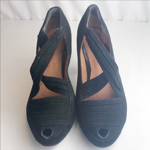 Gentle Souls Remody Black Suede Heels 9.5 … - Picture 3 of 5